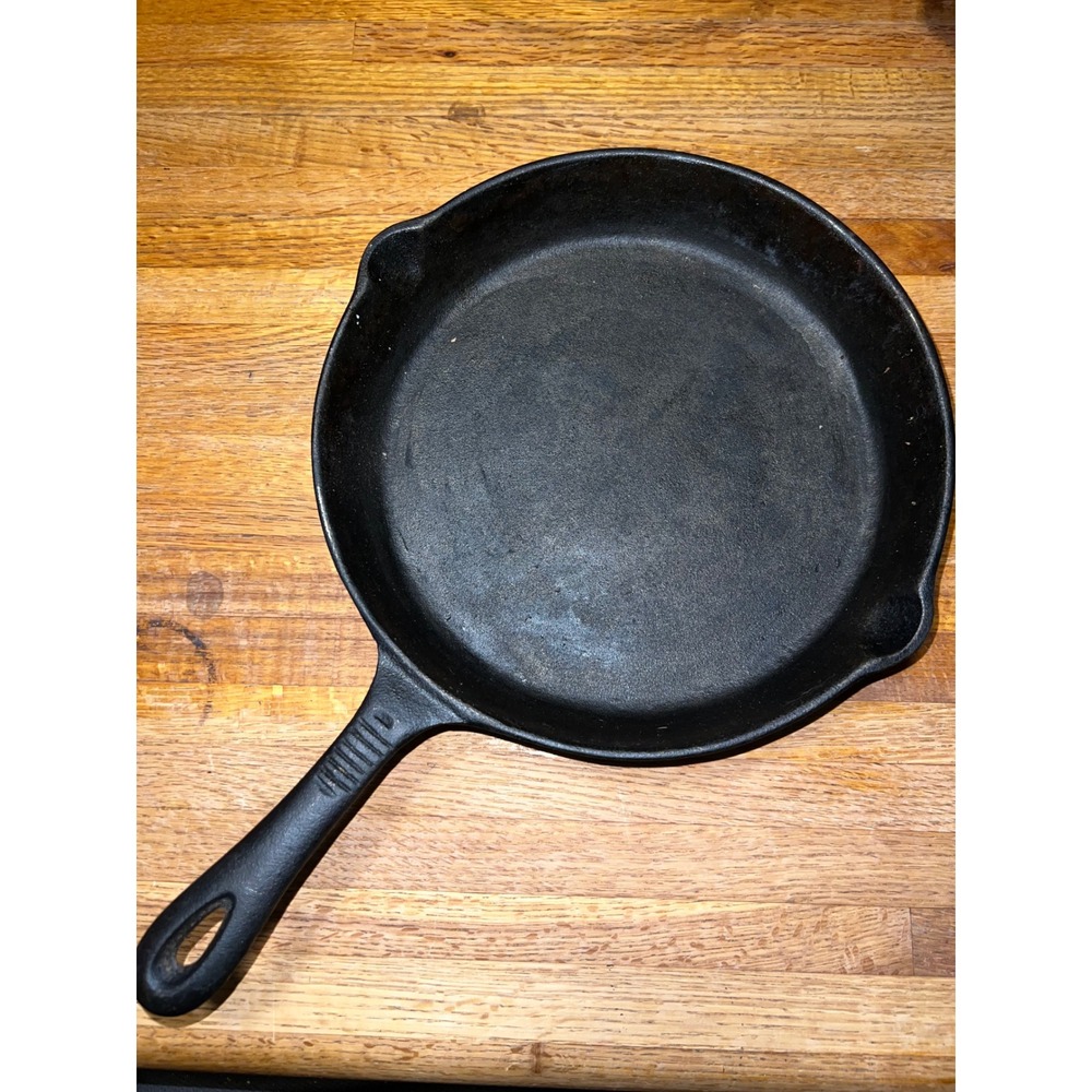 Unbranded 8 Inch Cast Iron Skillet Black Frying Pan with Dual Pour Spouts